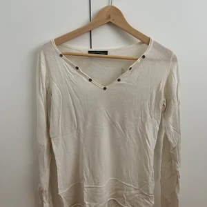 Tröja med vingar - Fin tunn tröja från It Hippie. Står ingen storlek men ca S. Fint skick och väldigt mjuk