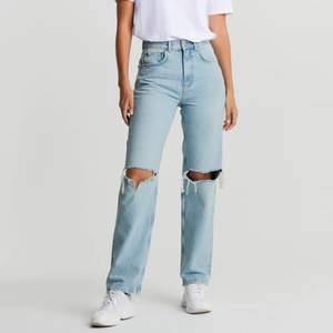 Säljer dessa jeans från Gina i storlek 32/34! Jättebra skick men dem är använda o har inga defekter!! (Har två par)❤️