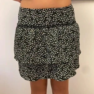 zara - Snygg kjol ifrån zara