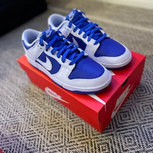 Dunk low racer blue stl 44 - Ett par hel oanvända/ds dunk low i stl 44  Kom pm för mer info och ev köp