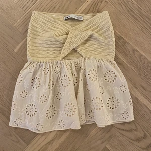 Zara topp - Trendig topp.⚡️ 100 +frakt. Pris kan diskuteras.