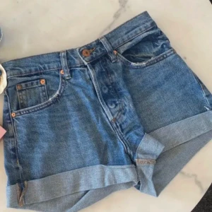 Jeansshorts - Säljer nu dessa jeansshorts från lager157 i storlek Xs