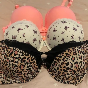 Helt nya Bh:ar  - Strl 85 C