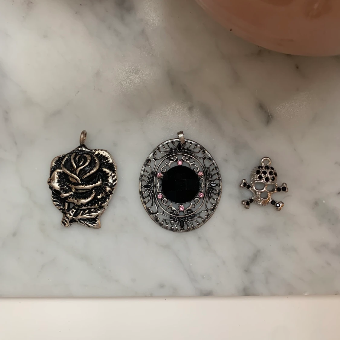 Berlocker i nyskick - 91