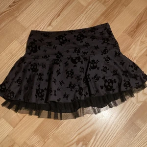 Skelett kjol  - Svart skelett kjol, vintage