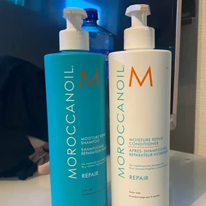 Moroccanoil 500ml - Säljer Moroccanoil schampoo och balsam i 500ml. Vill bli av med dom så fort som möjligt, dom är helt nya. Man får även med en keratin olja för håret!  Nypris cirka 599kr