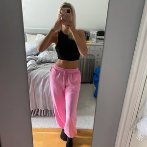 Rosa mjukisbyxor  - Från Nelly, Strl M. Prislappen är kvar 💞💞 Jag är 173cm med långa långa ben<3