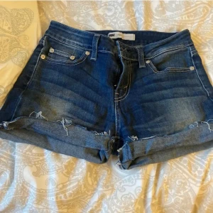 Levis shorts  - Köpta för 600 