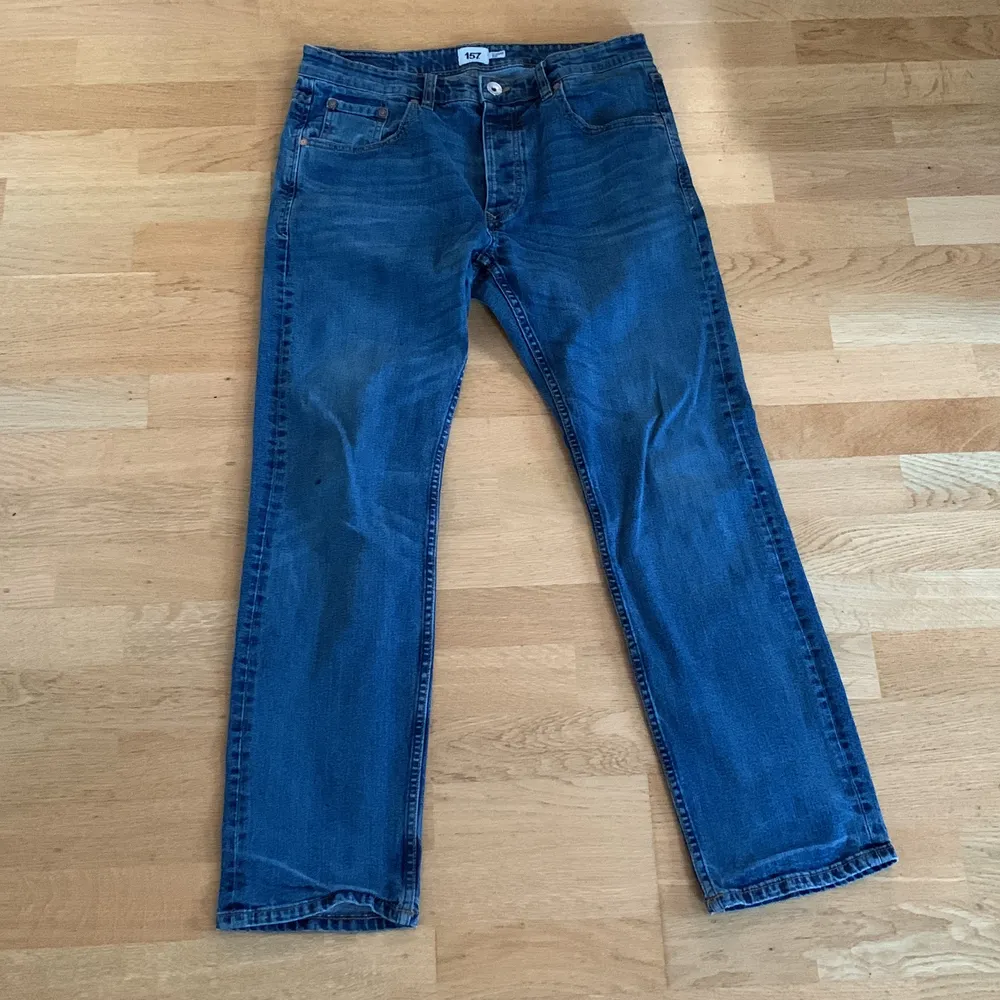 Blå Raka Jeans från Lager 157, Storlek W 36 L 32. 7/10 bra skick. Ny pris 300, pris 100 kr + 62 kr (frakt om det behövs). Möts i Stockholm📍Tar endast Swish!!. Jeans & Byxor.