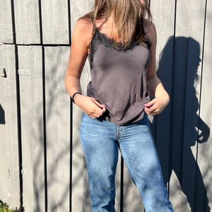 Linne - Jättefint linne med spets i storlek XS!🖤 Aldrig använd!! Det går att reglera banden :)