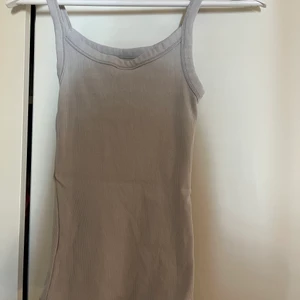 Hm linne - Basic långt Linne från hm, grå/ljuslila/ljusblå färg, skitsnyggt t lågmidjade jeans