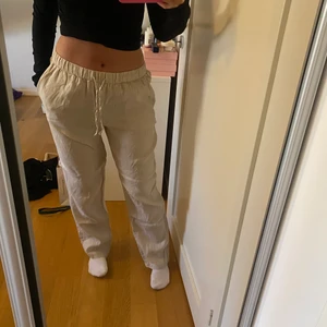 Linnebyxor - Så snygga linnebyxor som jag köpte på H&M förra året, jag är 162 och storleken är S 🤍