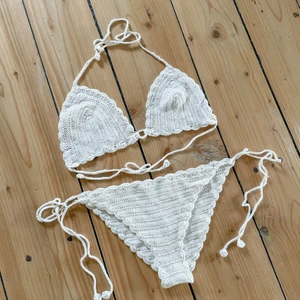 Virkad bikini - Säljer denna handgjorda bikini köpt på Bali, endast använd på bilden 🌼 storlek S/M 🌼 kom med bud 🧡