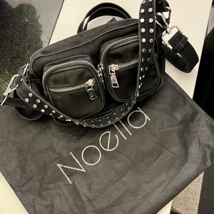 Noella väska - Säljer nu min noella väska pga jag köpt en annan handväska. Så rimlig och fin väska! Nypris 650kr. Köparen står för frakt🤍 