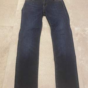 Levis jeans 502 Storlek W29 L32 i jätte bra skick!