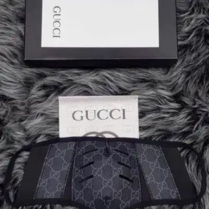 En mask Gucci och LV 