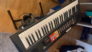 Keyboard  - Ett jättefint keyboard som tyvärr inte kommer till användning.  Hörlurar, ställning och adapter ingår. Ifrån Yamaha. Hämtas i Halmstad