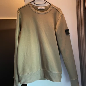 Stone island sweatshirt  - Grön sweatshirt från Stone Island, i bra skick. Hör av er vid frågor
