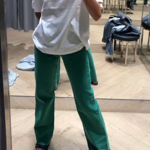 Zara Jeans - Gröna zara jeans i stl 36, andvända ca 3ggr. Nypris 399 säljer för 199kr