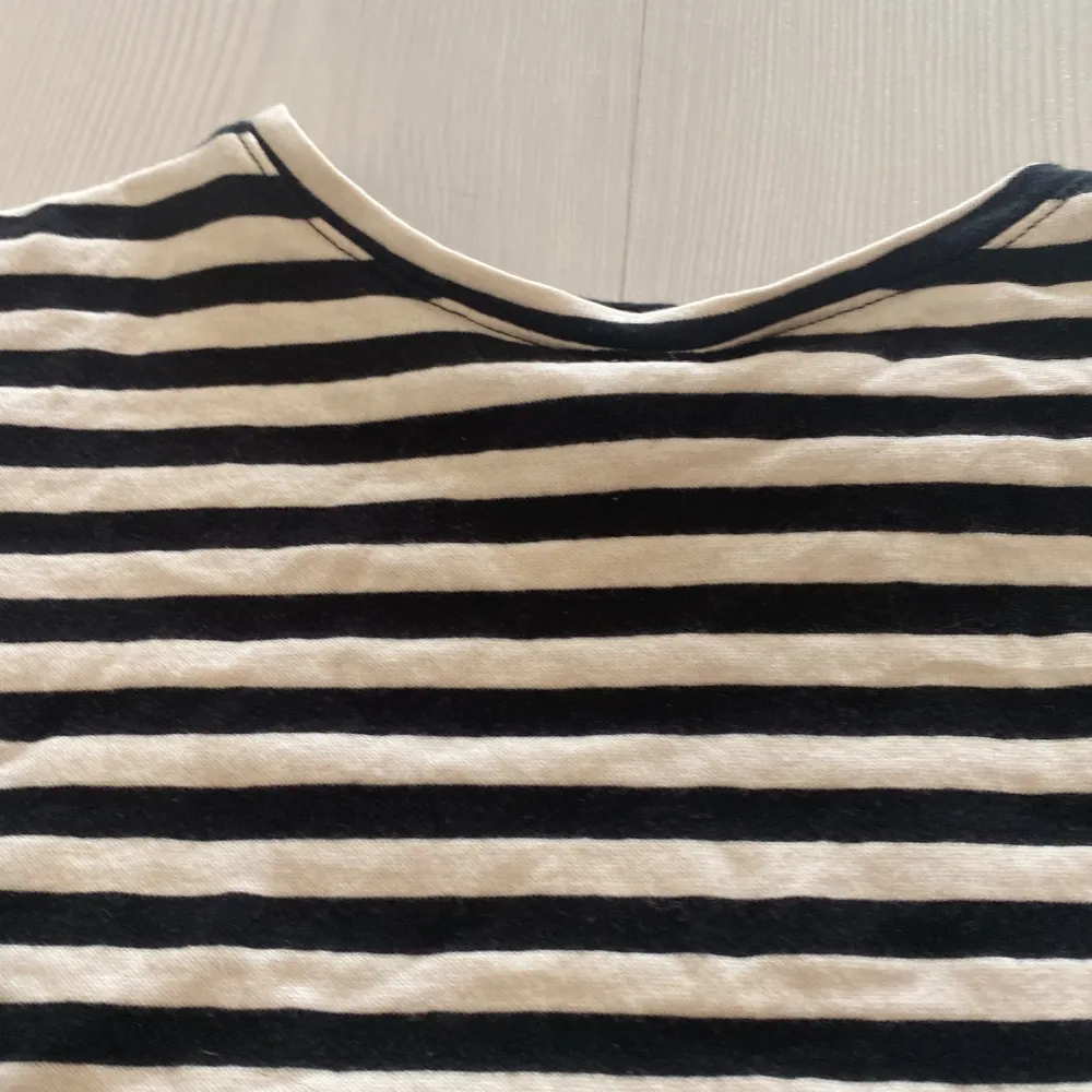Zara tröja mönster randig färg vitt och svart storlek 134 . Övrigt.