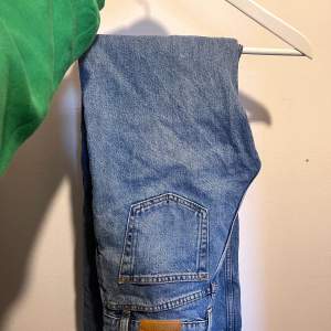 Jeans ifrån Monki, jag är 165cm lång 