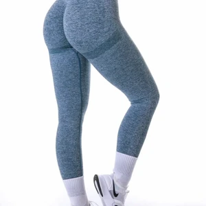 Träningstights från Rapid Wear - Endast använda en gång efter köp och efter det har även dessa bara legat i lådan. Perfekt skick. Formar riktigt snyggt. Nypris 649:- 