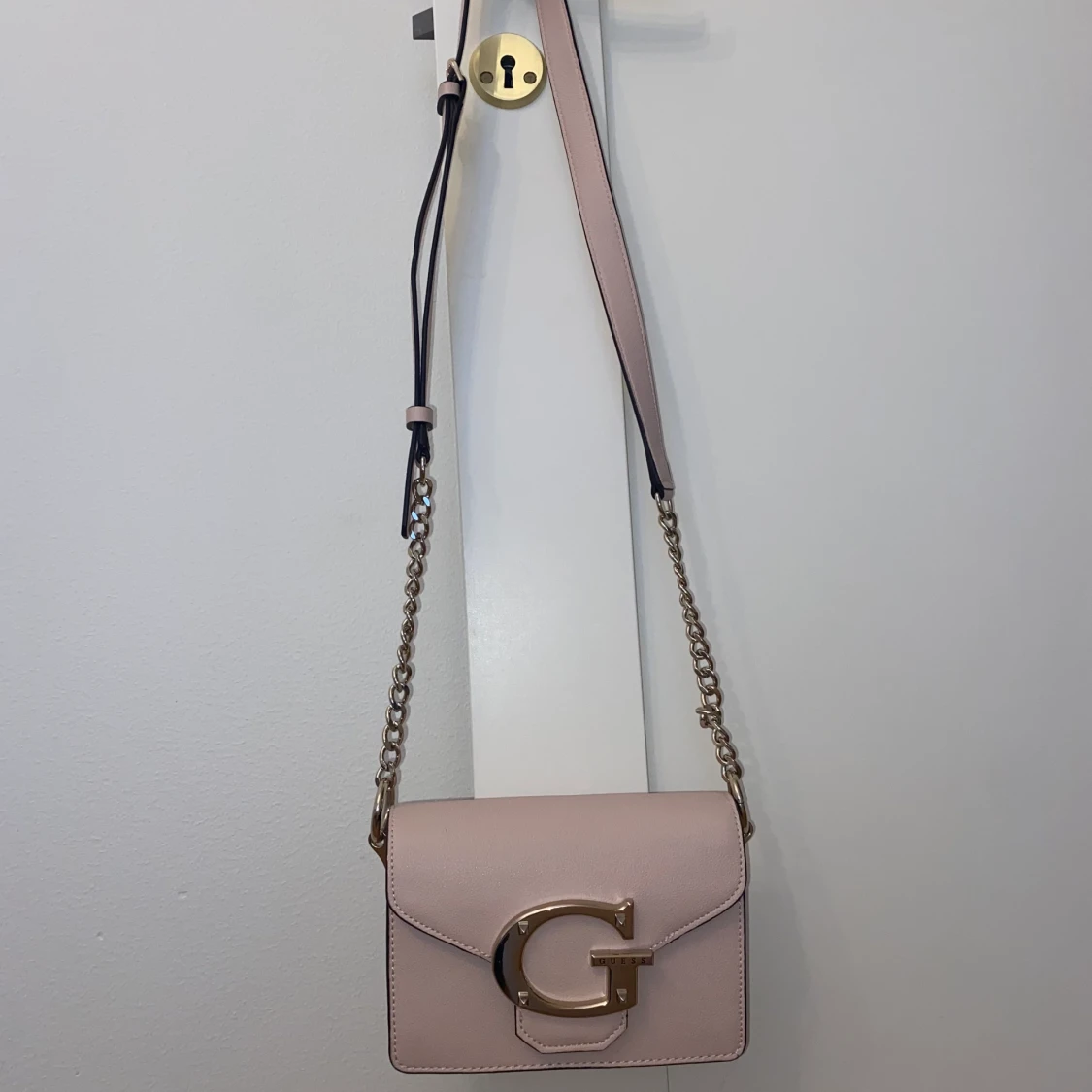 Äkta Guess väska  - 90