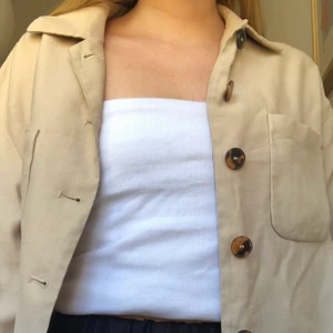 Skjorta - Ett av mina favoritplagg som nu letar ett nytt hem. Har tyvärr fått ett märke i hörnet på ena fickan (se sista bilden), men jag tycker inte det är något man tänker på 