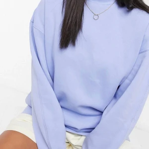 Sweatshirt  - Sweatshirt från Stradivarius köpt på ASOS, knappt använd 