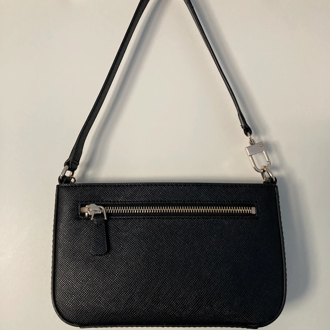 Guess handväska - 90