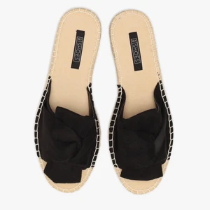 Sandaler från Nelly - Superfina helt oanvända sandaler köpta på Plick! Säljer då de inte passa! Så himla fina nu till sommarn. Nypris 249