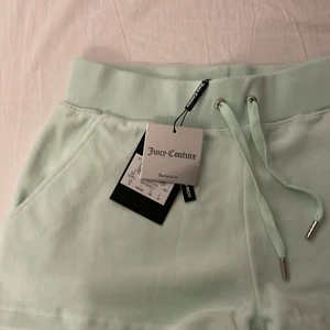 Juicy couture shorts - Helt nya shorts från Juicy Couture i storlek s, mintgrön