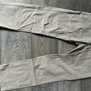 Kostymbyxor  - Byxor från Selected Homme! Bra skick i storlek 32/32, nypris är 599kr