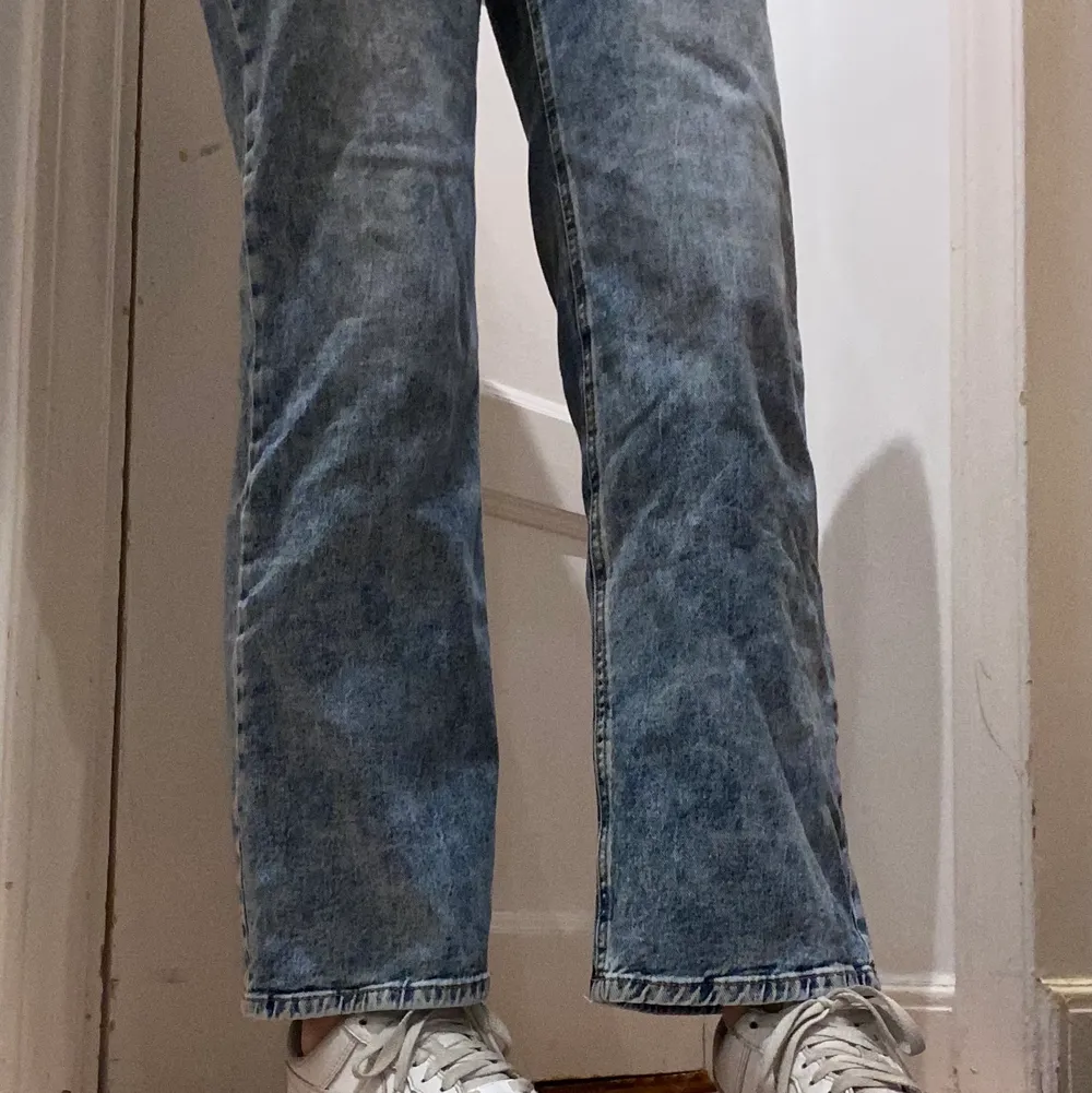 Blåa raka jeans från Lindex i storlek 158. Säljer eftersom att jag inte gillar längden (är 169cm). . Farkut & Housut.