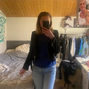 Zara jacka - Bra skick, storlek S kort i modellen, perfekt för vår eller höst💞 inte min stil länge men hoppas att någon får nytta av 