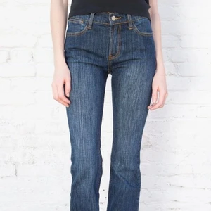 Brandy Melville - Hjälper en vän att sälja dessa melody 90s jeans. Enbart använd 1 gång. Precis som brielle 90s jeansen fast i en fin mörkblå wash. Nypris 440 kr + frakt på typ 70-80 spänn. Skriv privat för fler bikder o mått. Köparen står för frakt. ❤️