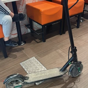 Elsparkcykel  - Den åker i 25+ priset kan diskuteras 