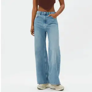 Säljer mina jättefina Ace jeans från Weekday! Jeansen har inga skador eller fläckar. Skriv för mer detaljer 