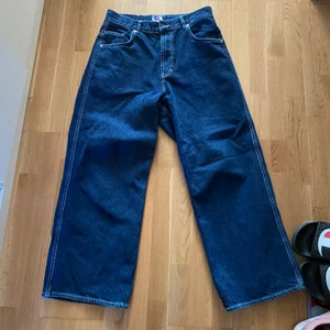 District 46 Jeans - Riktigt sköna och baggy jeans. Helt oanvända, testade dom och jag tyckte dom vara förstora.  Passar folk med storlek S gott och väll