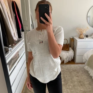 Levi’s t-shirt - T-shirt från Levi’s i storlek L