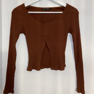 Topp  - Endast testad, sitter jättefint på. Skriv vid intresse eller för mer info!