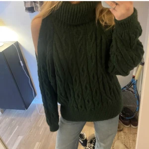 Tröja  - super fin tröja som inte kommer till användning tyvärr💕