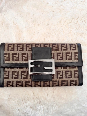 Vintage Fendi  - Äkta Fendi plånbok, vintage köpt på en vintage butik.