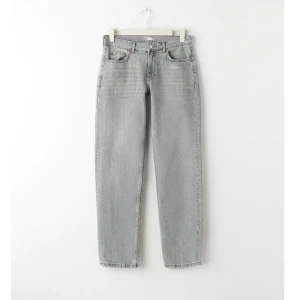 Gråa petiet jeans  - Ett par as snygga jeans som tyvärr inte används längre! Super snygg färg och as skön modell 