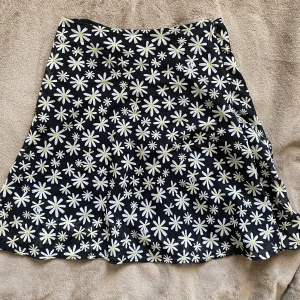 Kjol - Jättefin kjol som bara är använd få gånger 💛