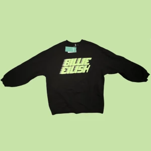 Billie Eilish Sweatshirt  - Oanvänd tröja från hm med lappen kvar. Storlek s men är oversize. 