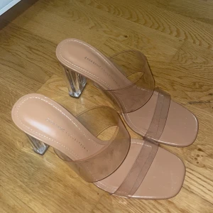 Klackskor från zara  - Genomskinliga klackar från zara  