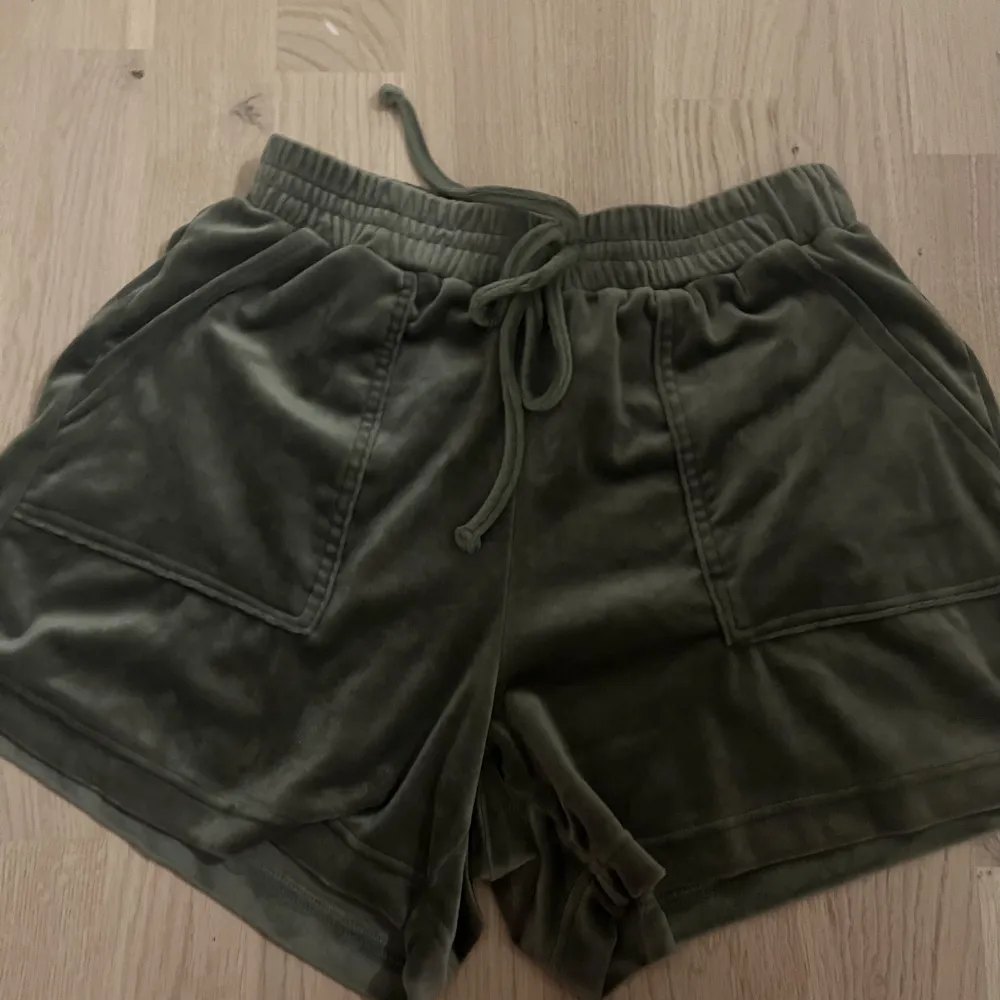 Mjukis shorts från hunkemöller, storlek S och super skönt material. Aldrig använda nästan. Köpta för 300. Shorts.