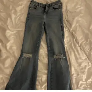 Jeans från dr denim. Dom är i fint skick och inte använda så mycket. Skriv till mig för fler bilder