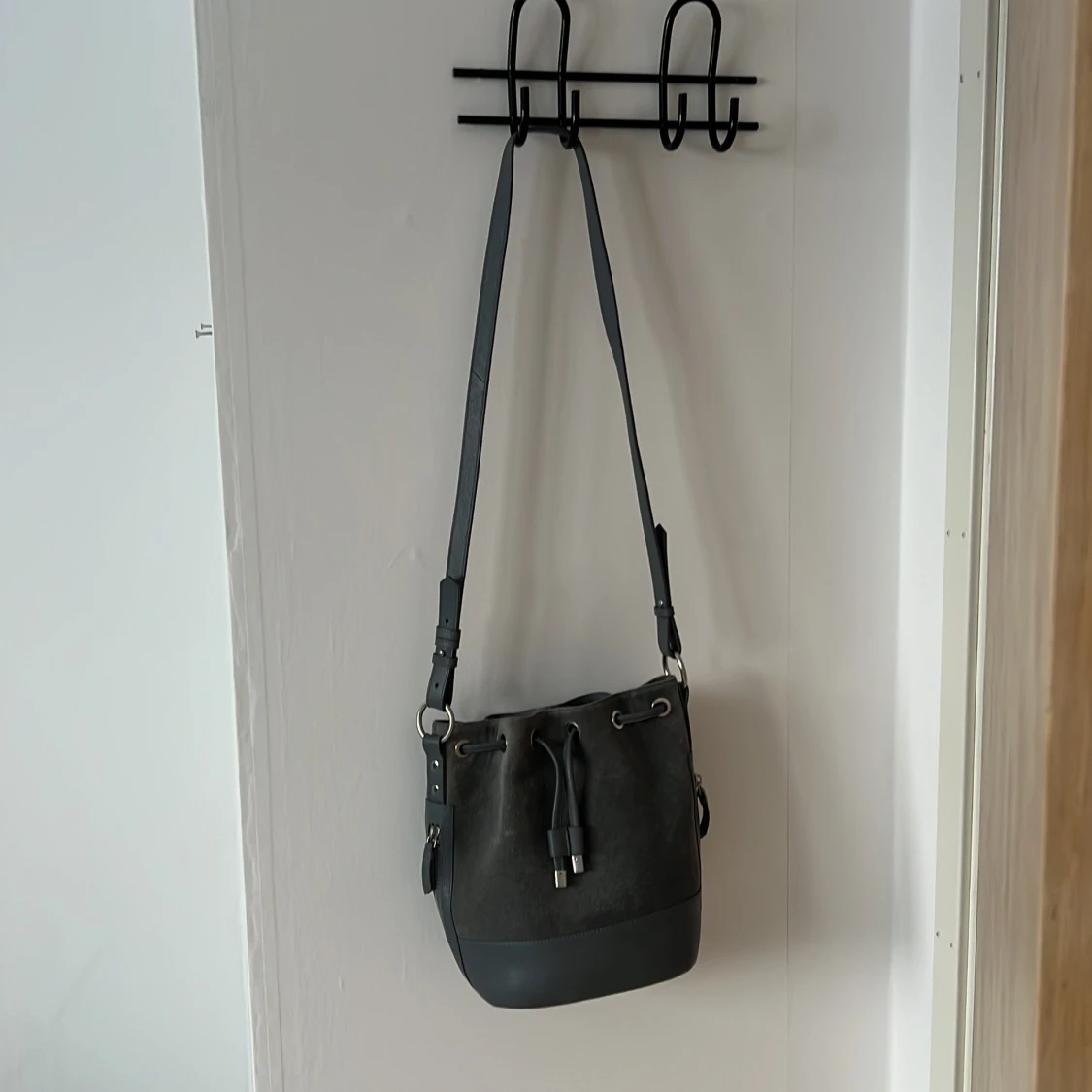 Mint Velvet Buckeyes Bag